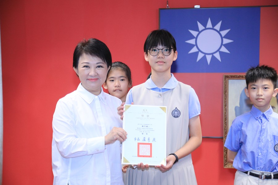 臺中市榮獲中華民國第62屆中小學科學展覽會第一名---臺中市私立華盛頓國民小學--林岦絨