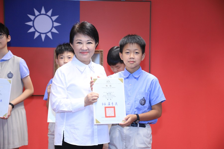 臺中市榮獲中華民國第62屆中小學科學展覽會第一名---臺中市私立華盛頓國民小學--邱崇祐
