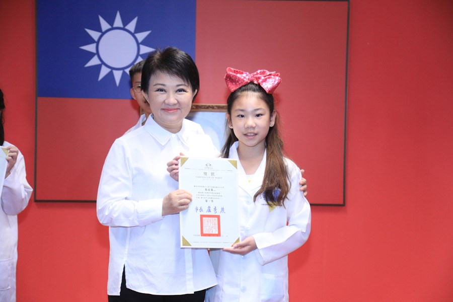 臺中市榮獲中華民國第62屆中小學科學展覽會第一名---臺中市西區大同國民小學--蔡沂蓁