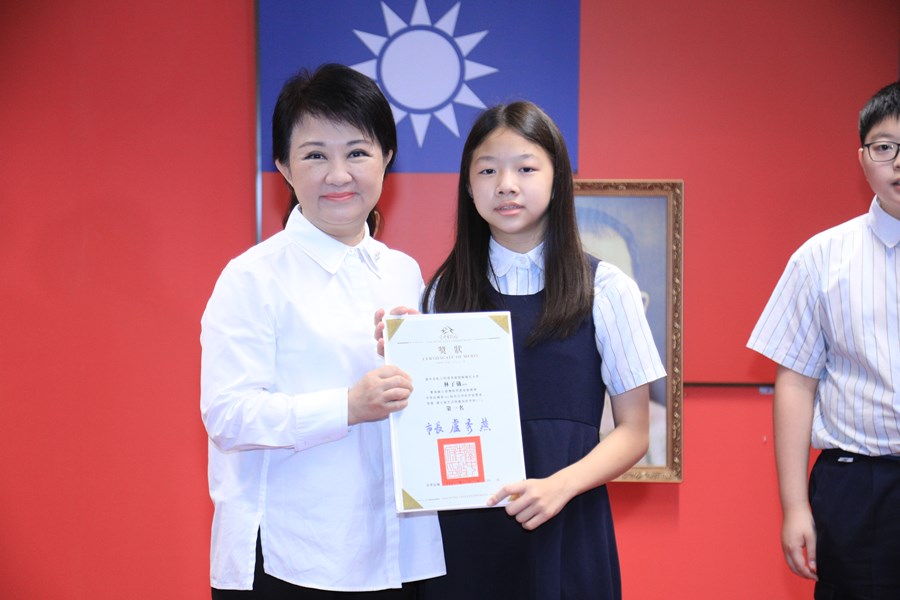臺中市榮獲中華民國第62屆中小學科學展覽會第一名---臺中市私立普霖斯頓國民小學--林子儀