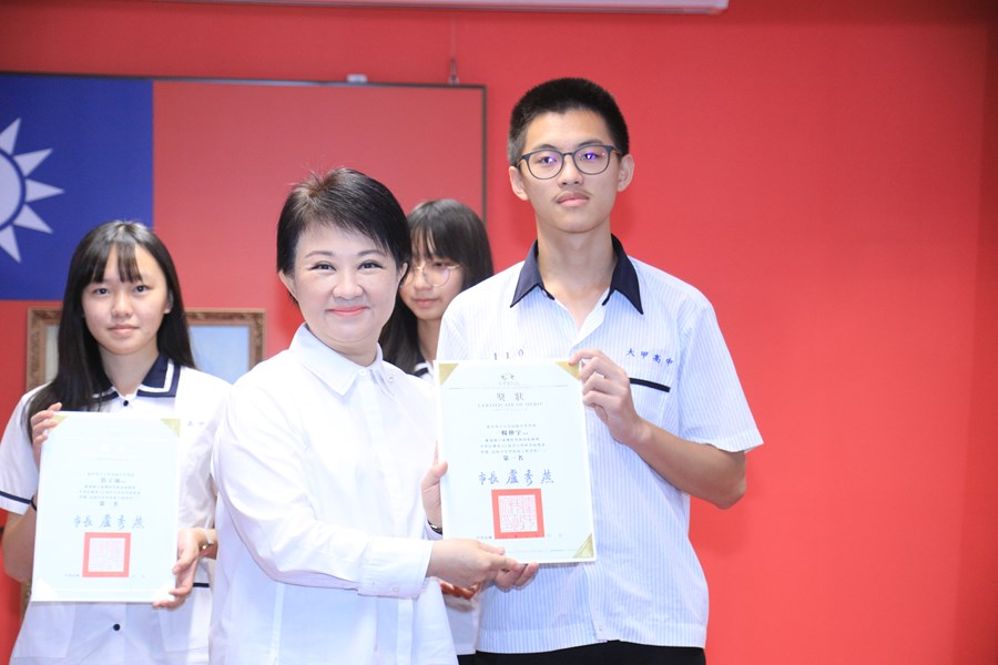 臺中市榮獲中華民國第62屆中小學科學展覽會第一名---臺中市市立大甲高級中等學校--楊仲宇