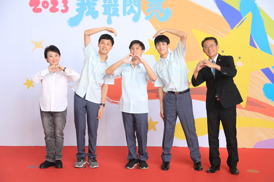 台中市111學年度高級中等以下學校畢業生市長獎合影活動(高中組)--TSAI (6)