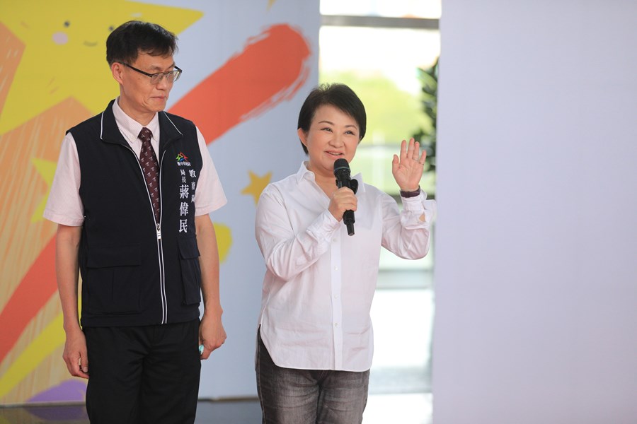 台中市111學年度高級中等以下學校畢業生市長獎合影活動(高中組)--TSAI (9)