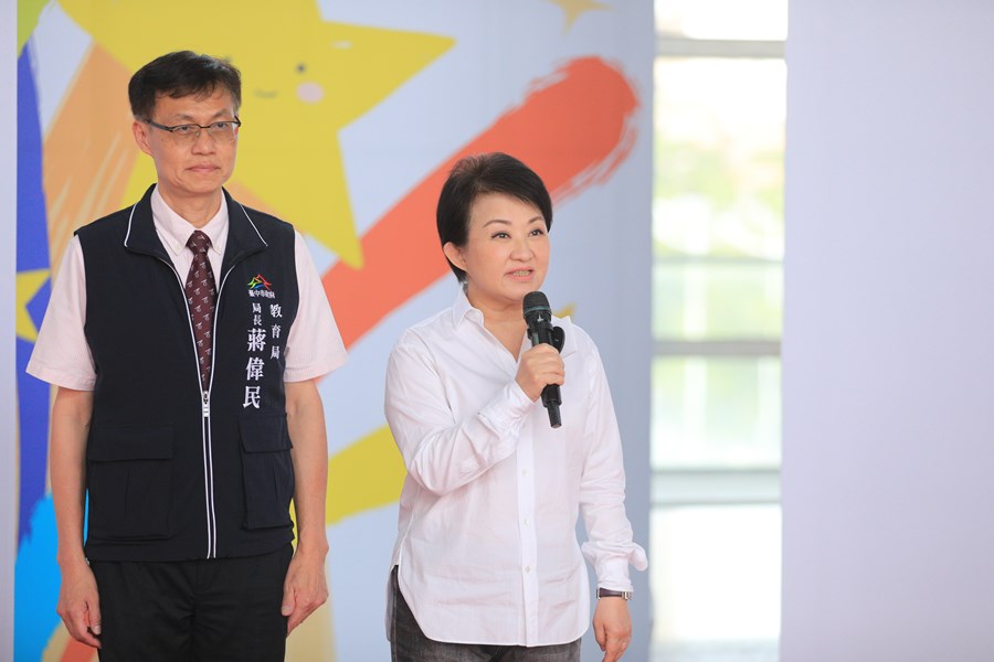 台中市111學年度高級中等以下學校畢業生市長獎合影活動(高中組)--TSAI (10)