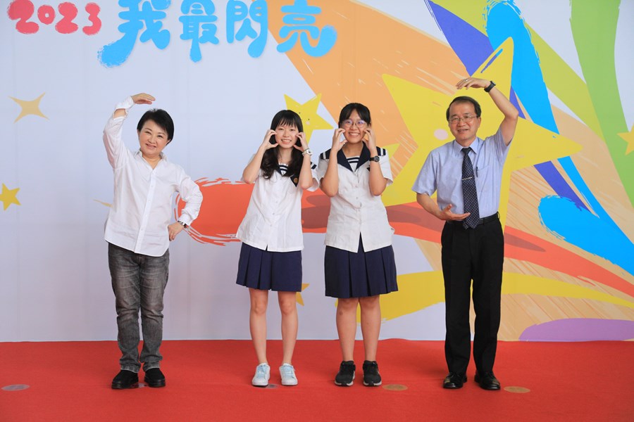 台中市111學年度高級中等以下學校畢業生市長獎合影活動(高中組)--TSAI (30)