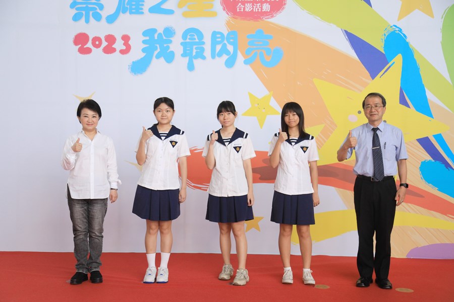 台中市111學年度高級中等以下學校畢業生市長獎合影活動(高中組)--TSAI (33)