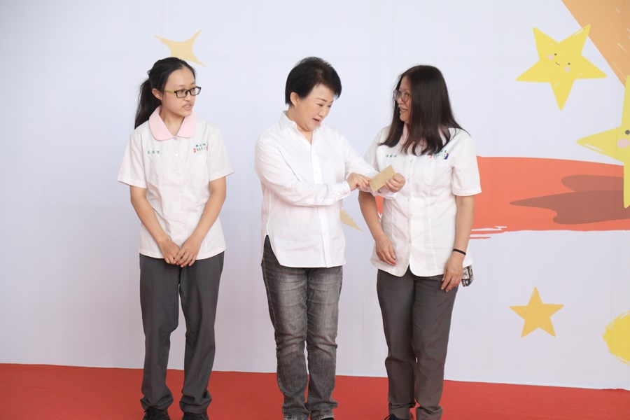 台中市111學年度高級中等以下學校畢業生市長獎合影活動(高中組)--TSAI (44)