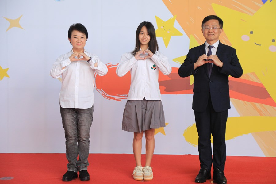 台中市111學年度高級中等以下學校畢業生市長獎合影活動(高中組)--TSAI (57)