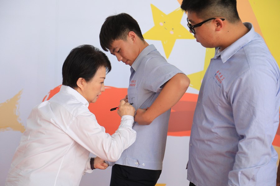 台中市111學年度高級中等以下學校畢業生市長獎合影活動(高中組)--TSAI (79)