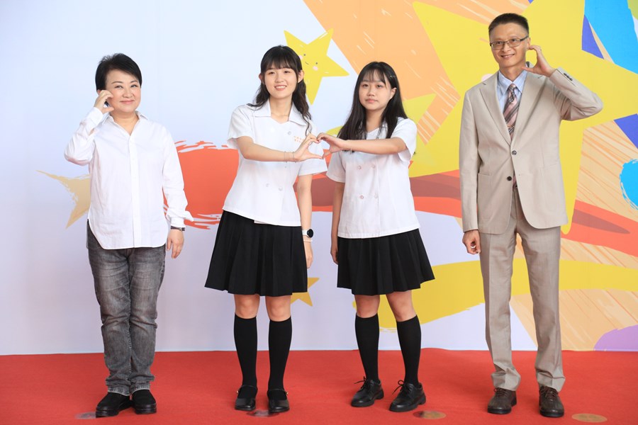 台中市111學年度高級中等以下學校畢業生市長獎合影活動(高中組)--TSAI (107)