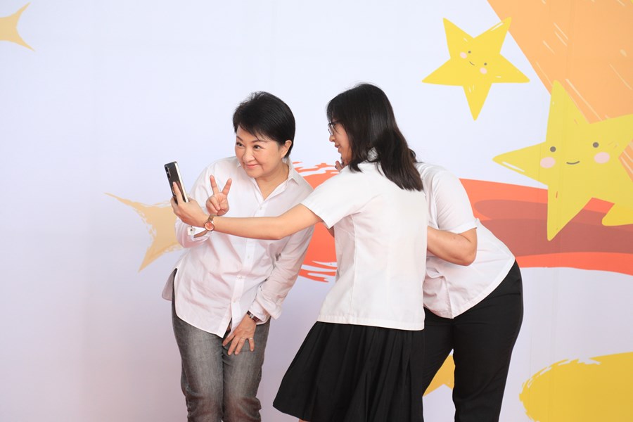台中市111學年度高級中等以下學校畢業生市長獎合影活動(高中組)--TSAI (111)