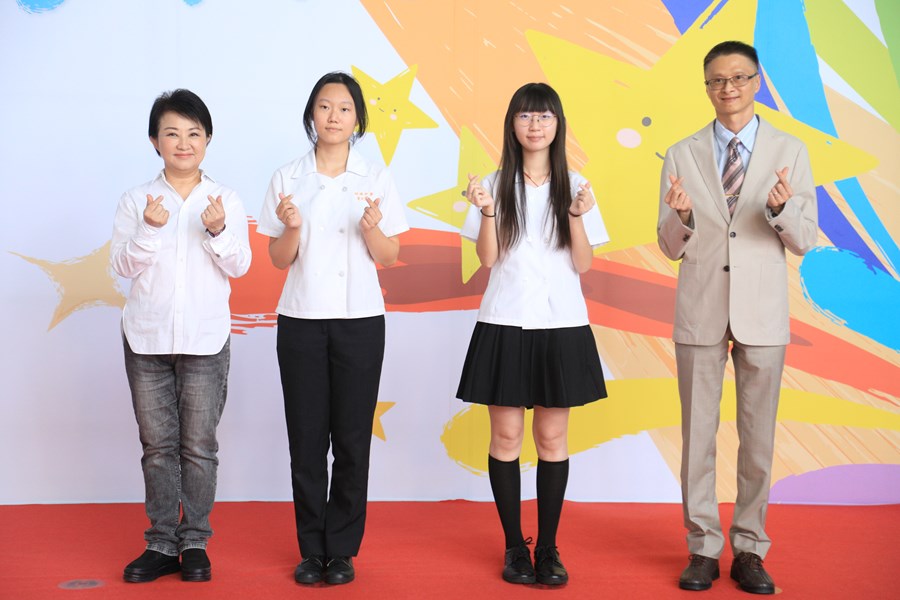 台中市111學年度高級中等以下學校畢業生市長獎合影活動(高中組)--TSAI (113)