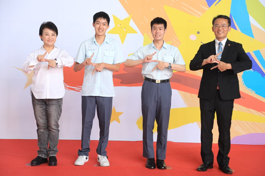 台中市111學年度高級中等以下學校畢業生市長獎合影活動(高中組)--TSAI (123)