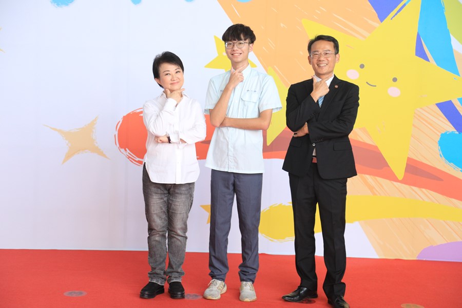 台中市111學年度高級中等以下學校畢業生市長獎合影活動(高中組)--TSAI (126)
