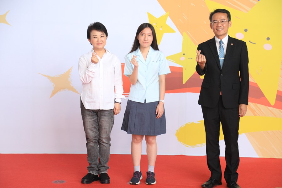 台中市111學年度高級中等以下學校畢業生市長獎合影活動(高中組)--TSAI (132)