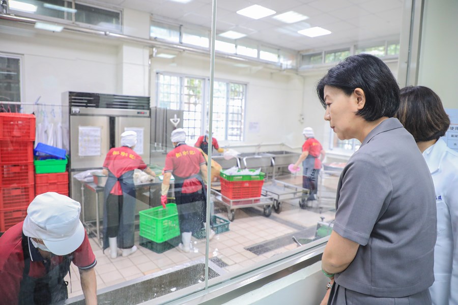 視察學校午餐食材安全監控作業 (38)