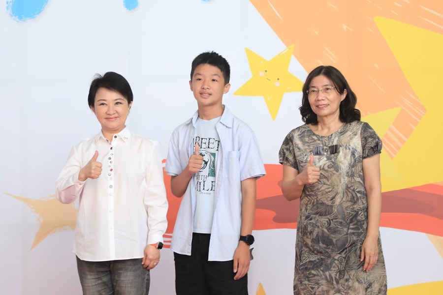 台中市111學年度國中小學校畢業生市長獎合影活動 (11)