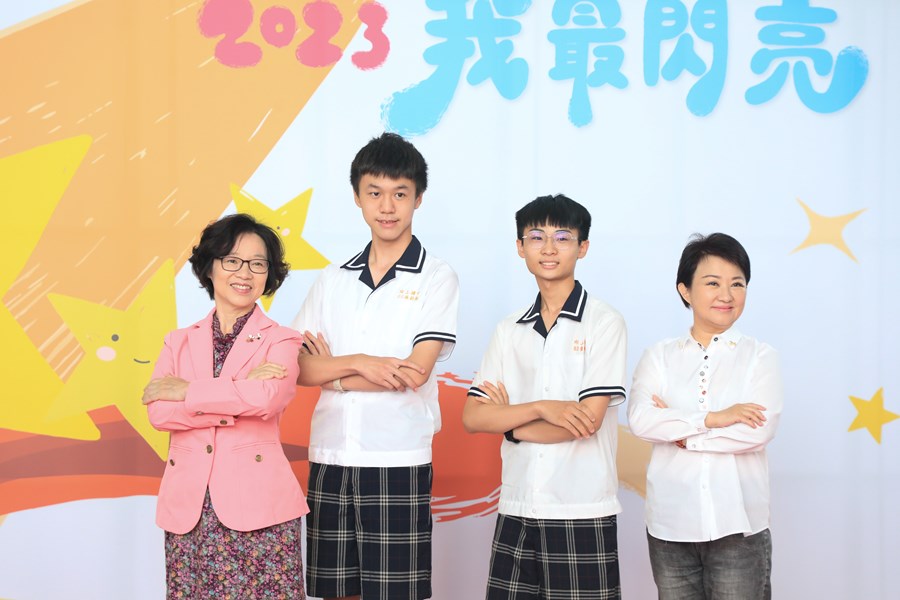 台中市111學年度國中小學校畢業生市長獎合影活動 (26)