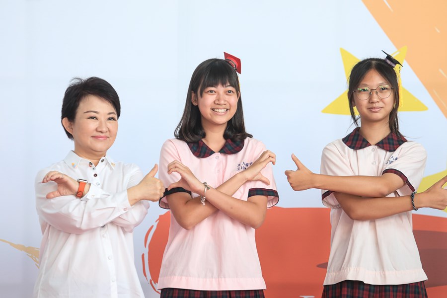 台中市111學年度國中小學校畢業生市長獎合影活動 (49)