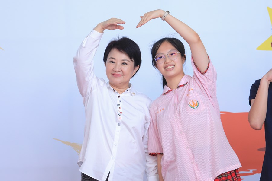 台中市111學年度國中小學校畢業生市長獎合影活動 (32)