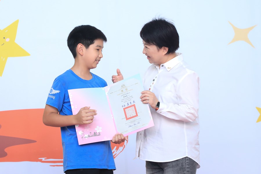 台中市111學年度國中小學校畢業生市長獎合影活動 (44)