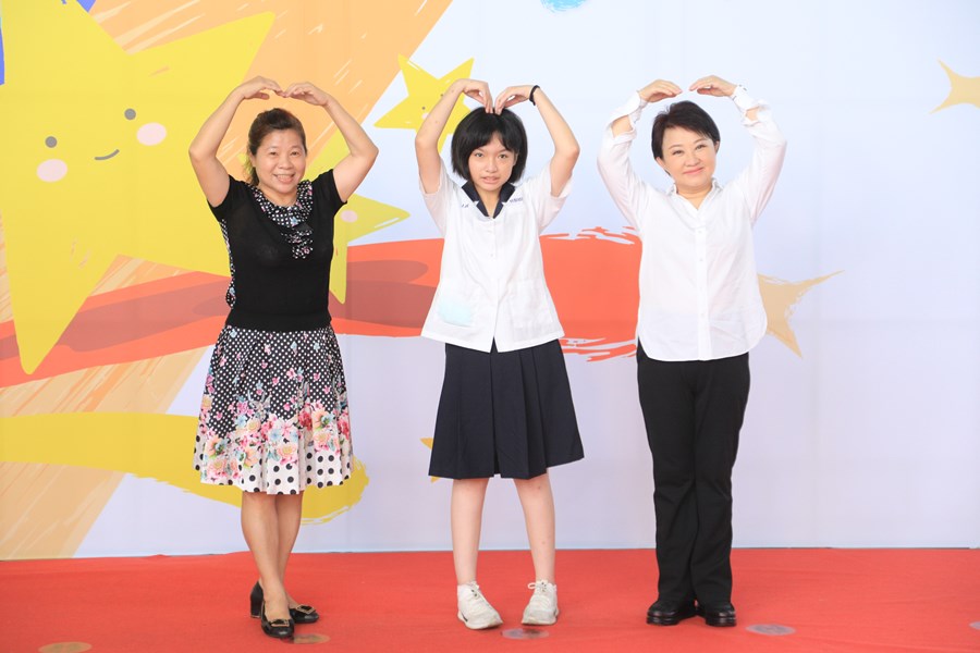 台中市111學年度國中小學校畢業生市長獎合影活動--TSAI (25)