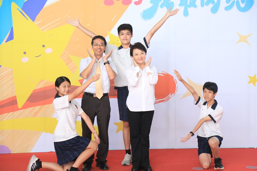 台中市111學年度國中小學校畢業生市長獎合影活動--TSAI (32)
