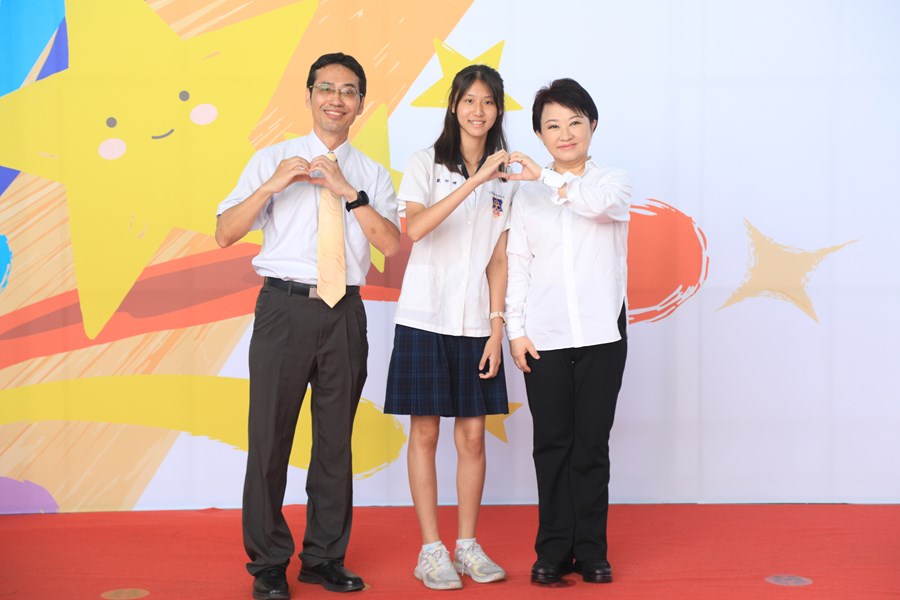 台中市111學年度國中小學校畢業生市長獎合影活動--TSAI (34)