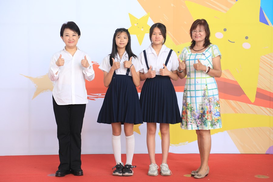 台中市111學年度國中小學校畢業生市長獎合影活動--TSAI (39)