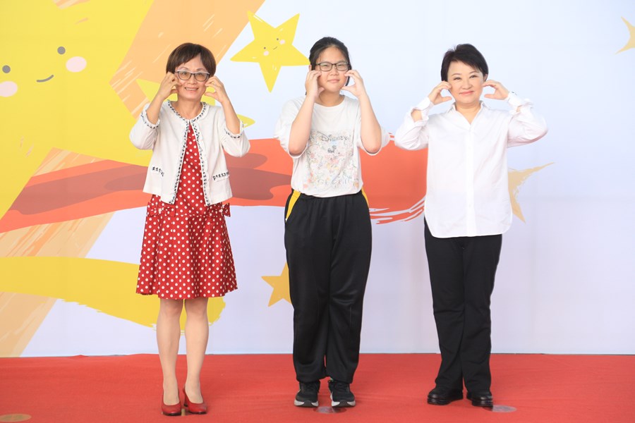 台中市111學年度國中小學校畢業生市長獎合影活動--TSAI (41)