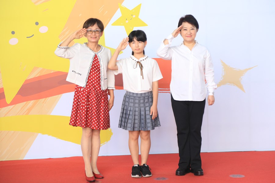 台中市111學年度國中小學校畢業生市長獎合影活動--TSAI (44)
