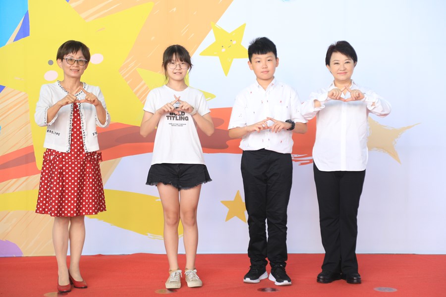 台中市111學年度國中小學校畢業生市長獎合影活動--TSAI (47)