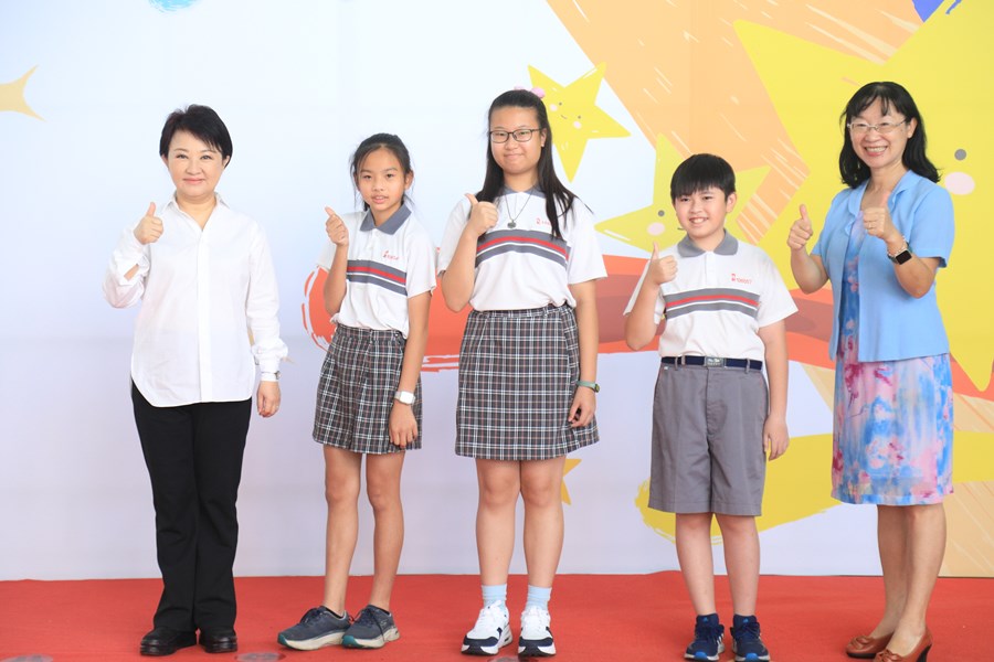台中市111學年度國中小學校畢業生市長獎合影活動--TSAI (51)