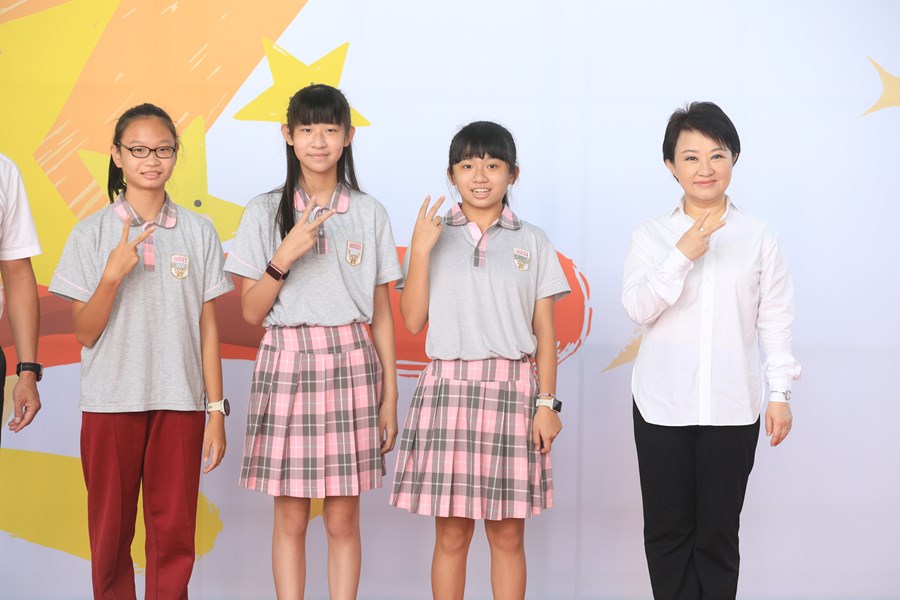 台中市111學年度國中小學校畢業生市長獎合影活動--TSAI (65)
