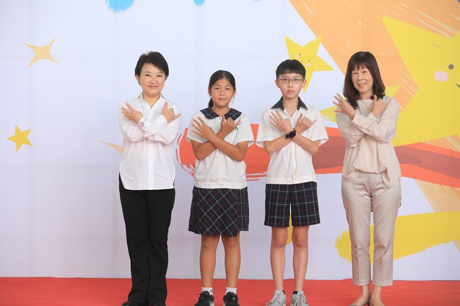 台中市111學年度國中小學校畢業生市長獎合影活動--TSAI (68)