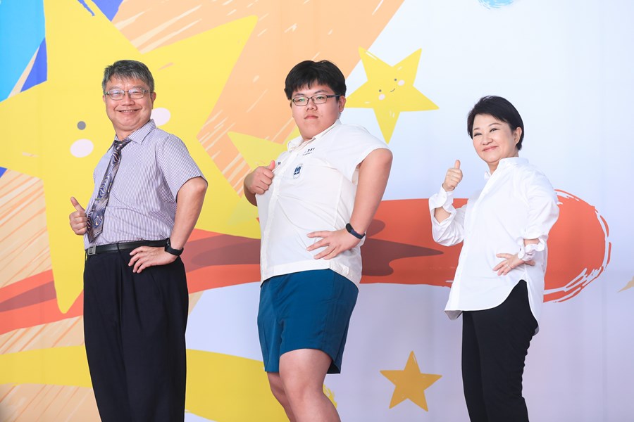 台中市111學年度國中小學校畢業生市長獎合影活動 (23)