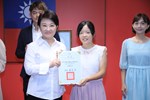 表揚112年度教育部獎勵國中小學推動閱讀績優學校團體及個人評選獲獎單位--閱讀推手個人獎---上楓國小賴瑞芬老師