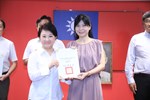 表揚112年度教育部獎勵國中小學推動閱讀績優學校團體及個人評選獲獎單位--閱讀推手團體獎---上安國小元氣志工隊