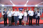 表揚112年度教育部獎勵國中小學推動閱讀績優學校團體及個人評選獲獎單位--閱讀推手團體獎---與市長大合照
