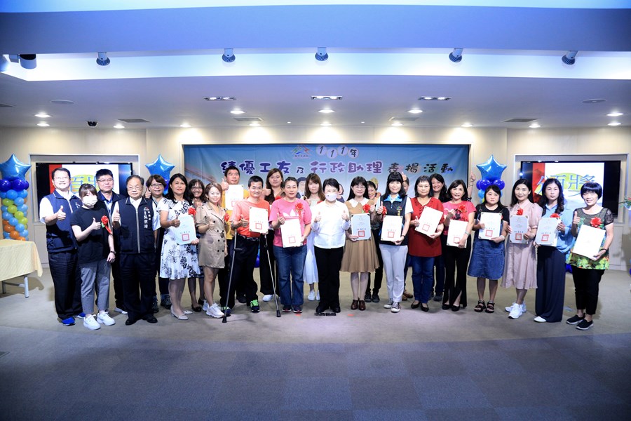 台中市政府及所屬機關學校111年績優工友及行政助理表揚活動--TSAI (5)
