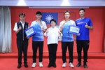 市政會議頒獎--2023亞洲青少年羽球錦標賽男子組雙打賽和團體賽銅牌--與市長大合照---TSAI (9)