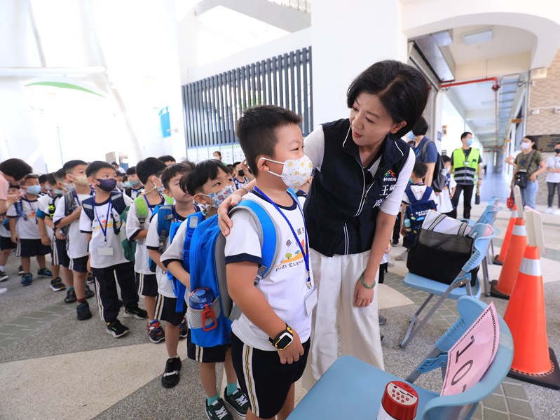 台中市北屯區廍子國小開學日視察--TSAI (8)