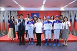 表揚2023第七屆U-12世界盃棒球賽中華隊勇奪銀牌--本市獲獎選手-及其師長與市長大合照