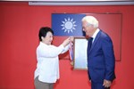 頒發尤約翰先生榮譽市民獎章