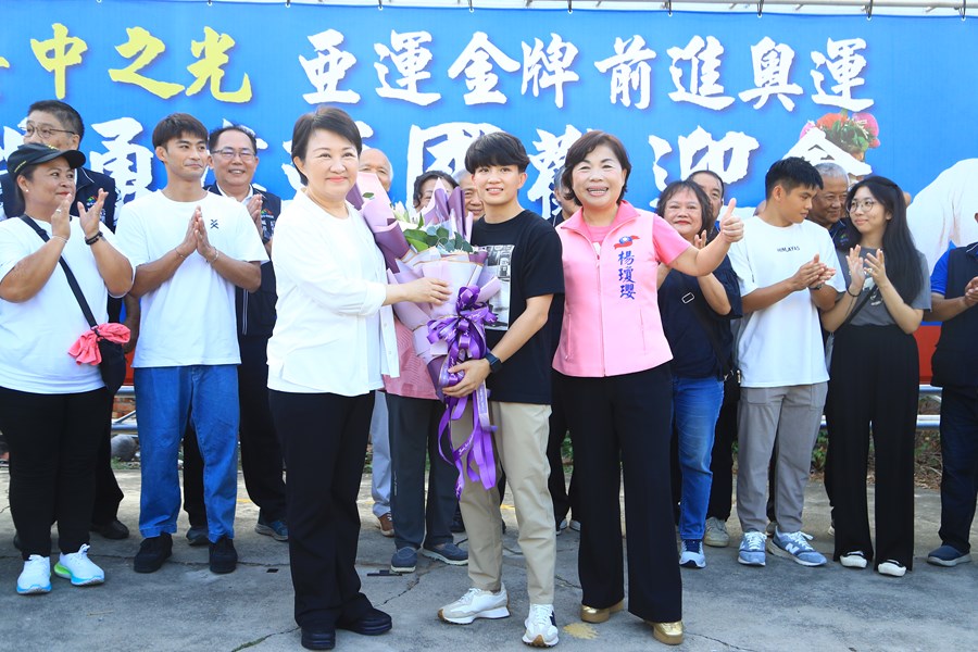 台中之光亞運金牌國手楊勇緯返國歡迎會--TSAI  (12)