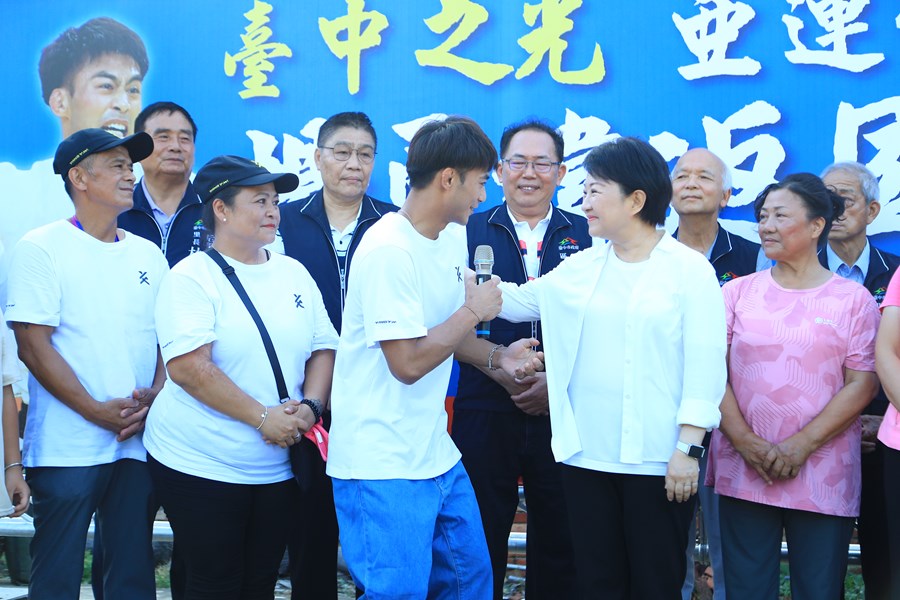台中之光亞運金牌國手楊勇緯返國歡迎會--TSAI  (40)