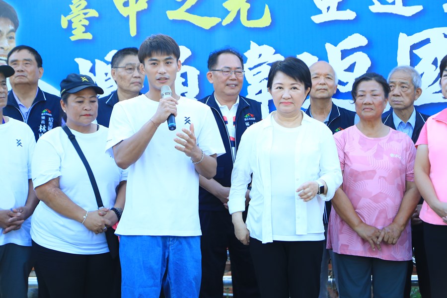 台中之光亞運金牌國手楊勇緯返國歡迎會--TSAI  (42)