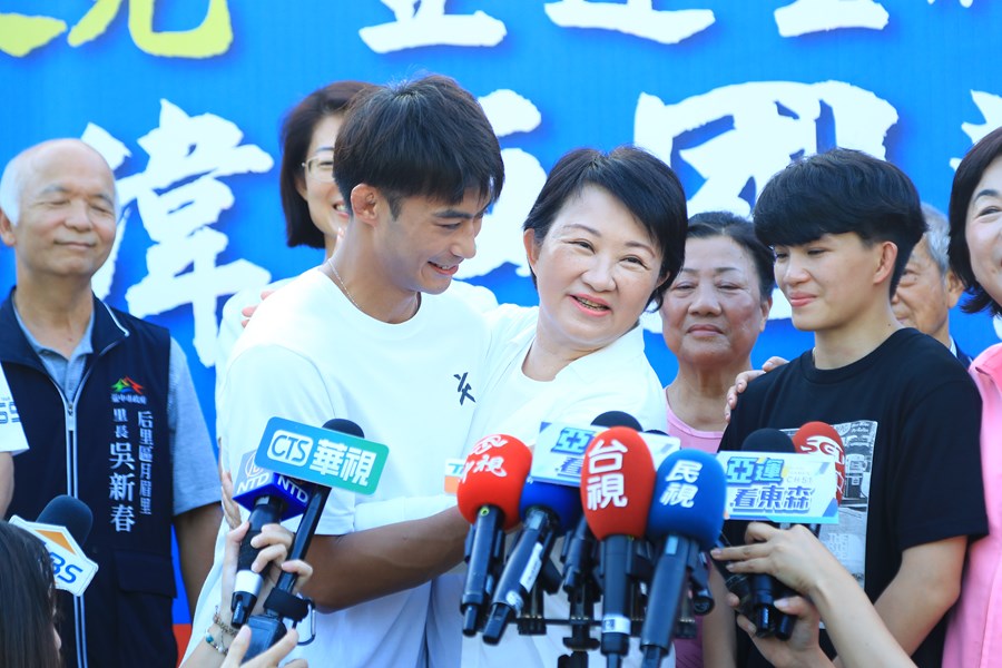 台中之光亞運金牌國手楊勇緯返國歡迎會--TSAI  (53)