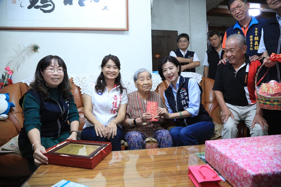 致贈百歲人瑞-太平區趙國瓊老夫人重陽禮金--TSAI (2)