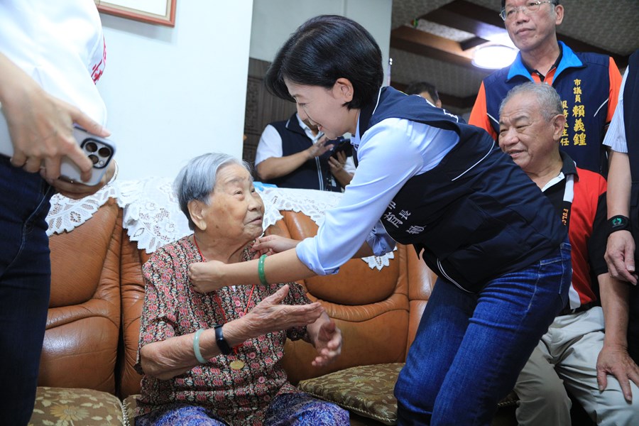 致贈百歲人瑞-太平區趙國瓊老夫人重陽禮金--TSAI (19)